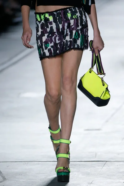 Look 100